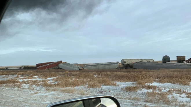 Train derails in southeast Sask. causing low visibility for 2 kilometres - image