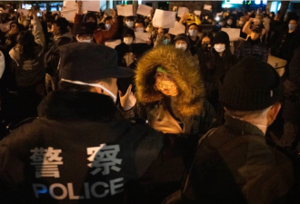 美国参议员警告中国不要暴力镇压抗议活动