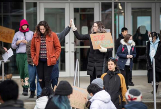 过分！留学生涨30%学费！加拿大高校学生罢课抗议！
