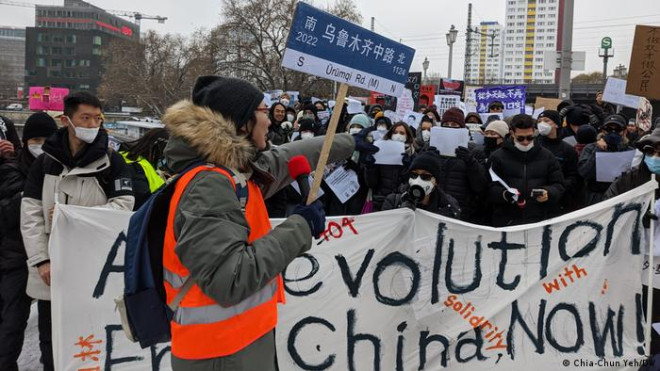 白纸革命”在柏林:海外九零后为何呐喊? | 德国之声来自德国介绍德国| DW | 04.12.2022