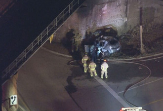 汽车在约克区撞桥起火 一人身亡