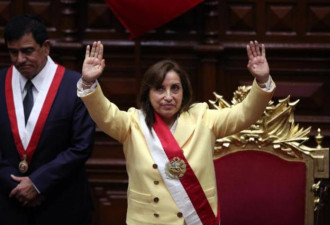 秘鲁总统遭弹劾罢免 她成首位女总统