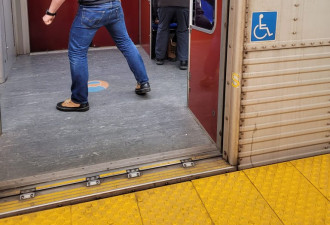 【视频】多伦多地铁站两女子被砍1死1伤 受害者胸部颈部流血