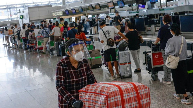 中国防控降温香港反应迟缓港府避谈通关、维持“安心出行”