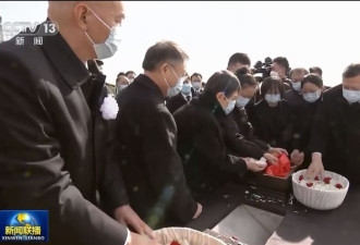 江泽民同志的骨灰11日在长江入海口撒入大海