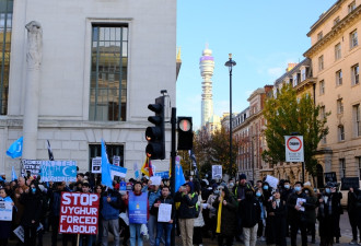 百人于伦敦中国大使馆外抗议中国镇压公民权利
