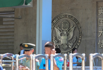 美国驻华大使馆：所有常规签证服务暂停