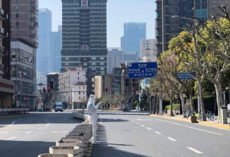 上海疫情：门诊挤爆 出行人数骤降51% 企业关门