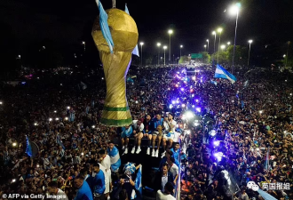 阿根廷举国狂欢失控！400万球迷涌上街