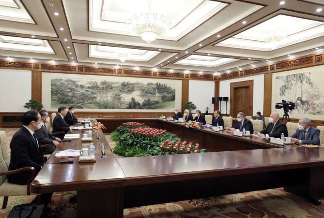 习近平会见梅德韦杰夫,强调中俄伙伴关系- 纽约时报中文网