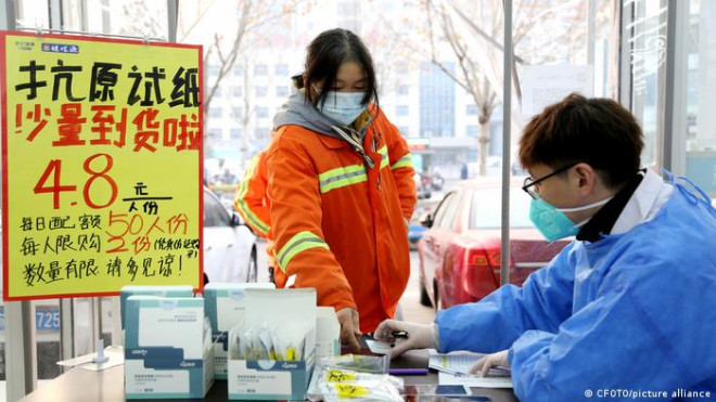 疫情汹涌，中国宣传机器如何自圆其说？ | 德国之声来自德国介绍德国| DW | 24.12.2022