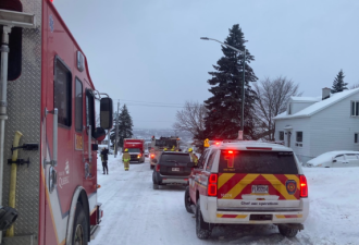 雪暴后安省魁省仍有10万户断电，已致5人死亡