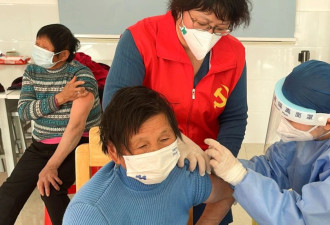 中国大批老人染疫死亡 推动疫苗接种