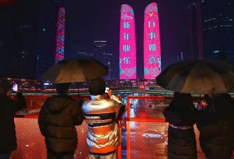 上海再现拉链式人墙！烟火气回来了，各地灯火璀璨迎接新年