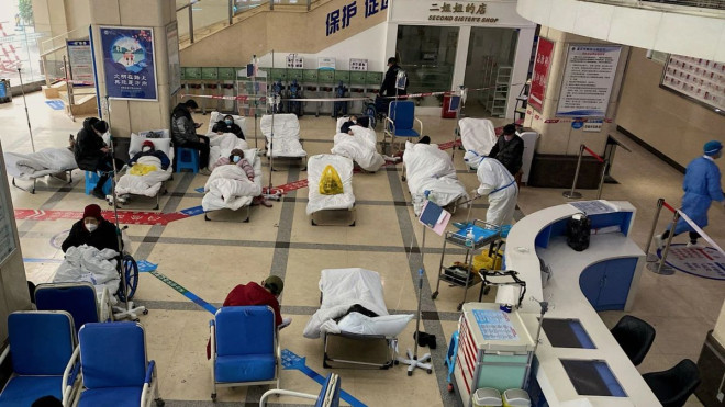 圣诞节期间中国遭遇新冠肆虐,染疫人口或已超过两亿五千万