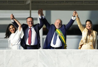 巴西权力交接时刻博索纳罗躲美国去了