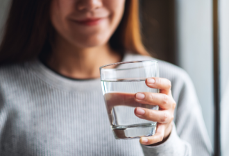 喝了吗？美新研究揭示补水与衰老、慢性病关系