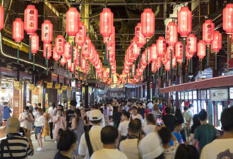 等放假的年轻人，开始疯狂“囤票”