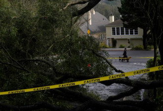 雪上加霜！加州仍有超50万户停电 新风暴又要来了