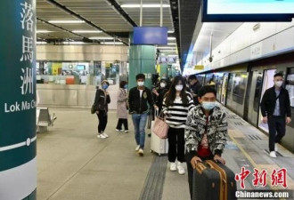 香港与内地&quot;通关&quot;首日 大批旅客从落马洲口岸入境