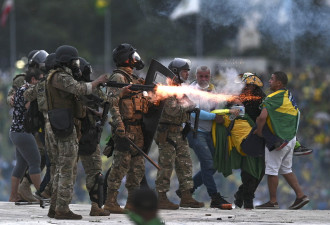 巴西国会暴动事件震撼世界：黄绿战衣