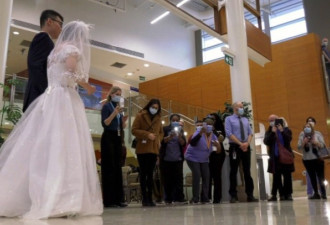 多伦多华人女子患罕见脑病康复：男友不离不弃办特殊婚礼