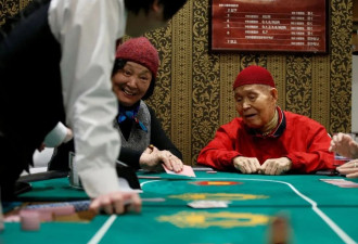 美国赌场“发财团” 中国移民在美国赌场