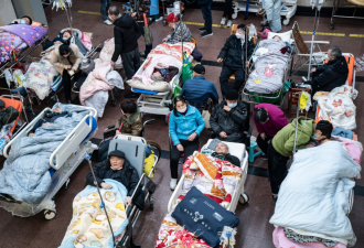 纽时：图片中的上海疫情高峰时刻