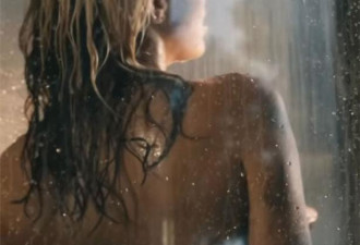 30岁美国歌手晒赤身淋浴照引粉丝围观