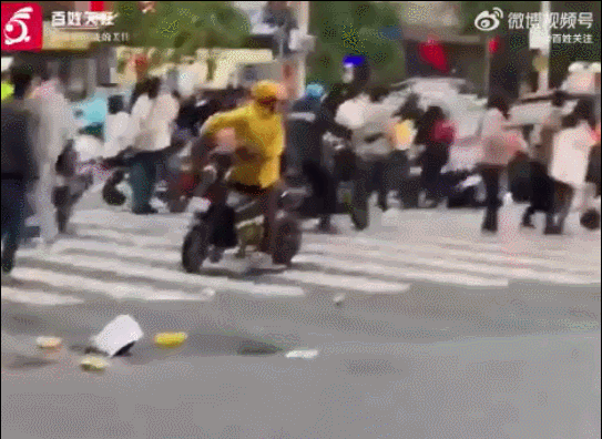广州BMW高速冲入人群撞击辗压 5死13伤 凶手是他