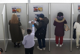 日本机场要求中国旅客挂红绳吊牌区分