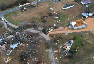 龙卷风肆虐美东南 数万人断电 阿拉巴马6郡紧急状态