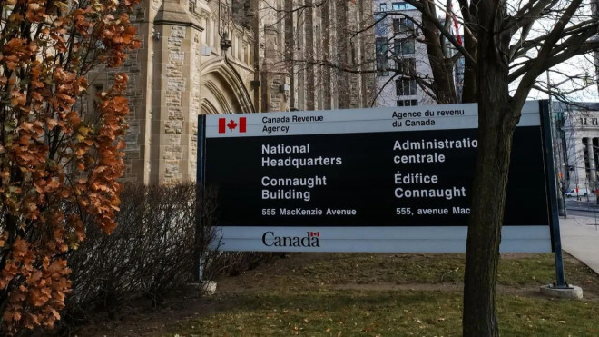 CRA Workers Could Go On Strike During Canada's Tax Season Because Of Wages  & Remote Work - Narcity