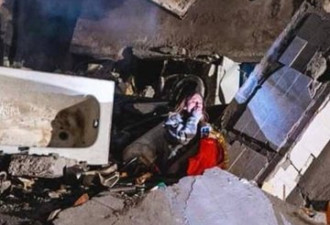 俄弹袭乌东公寓25死！幸存女瘫坐瓦砾堆照震惊国际