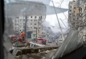俄弹袭击乌克寓至少40死 瑞典总理：已构成战争罪