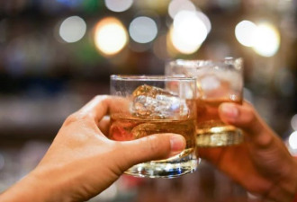 加拿大建议喝酒量一周不超过2杯 每年7000例癌症与酒有关