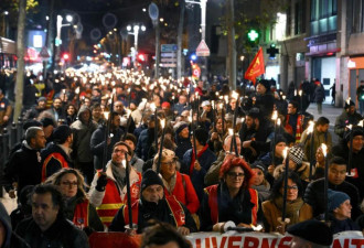 反对延迟退休到64岁，法国百万人大罢工