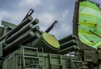 被乌克兰吓到？!俄建筑顶装铠甲防空系统