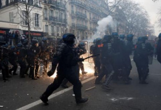 法国百万人抗议延长退休的背后....