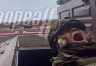 俄女记者与俄军拍宣传片 乌军队炸伤倒地