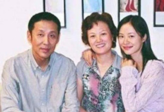 陈道明一家三口过年团聚 老婆杜宪是酱紫