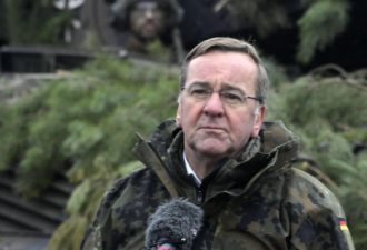 德国防部长：给乌克兰提供坦克 并不值得开心
