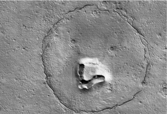 NASA拍到火星奇特地形 神似熊脸!