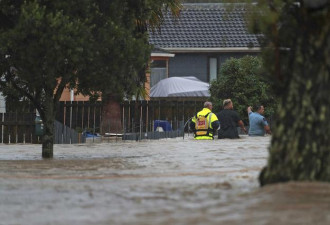 新西兰奥克兰遭毁灭性洪水 至少三人丧生