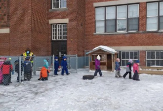 探秘加拿大最彪悍城市：孩子在零下55℃户外玩耍