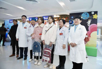 分离成功联体双胞胎 已是1米63大姑娘