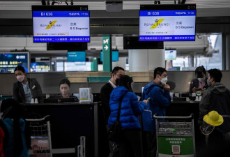 大陆客怒批香港地勤讲粤语是歧视 不尊重商务舱旅客