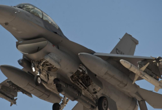 乌克兰官员称将很快获F-16战机 拜登表态了
