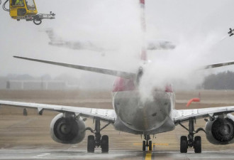 美：冬季风暴来袭 约1500架次航班被取消