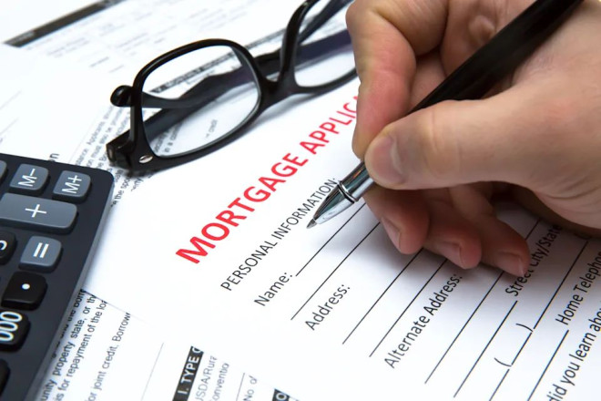 Signing a contract (mortgage)